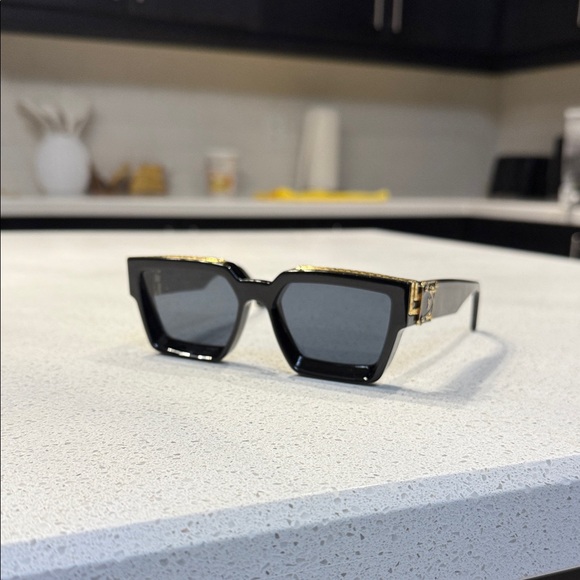 Louis Vuitton Millionaire Sunglasses - Picture 2 of 5